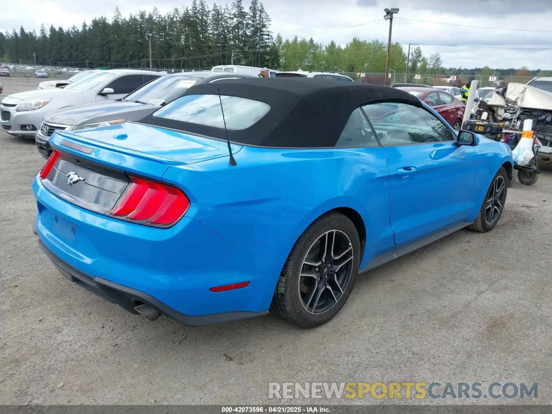 4 Photograph of a damaged car 1FATP8UH3N5124691 FORD MUSTANG 2022