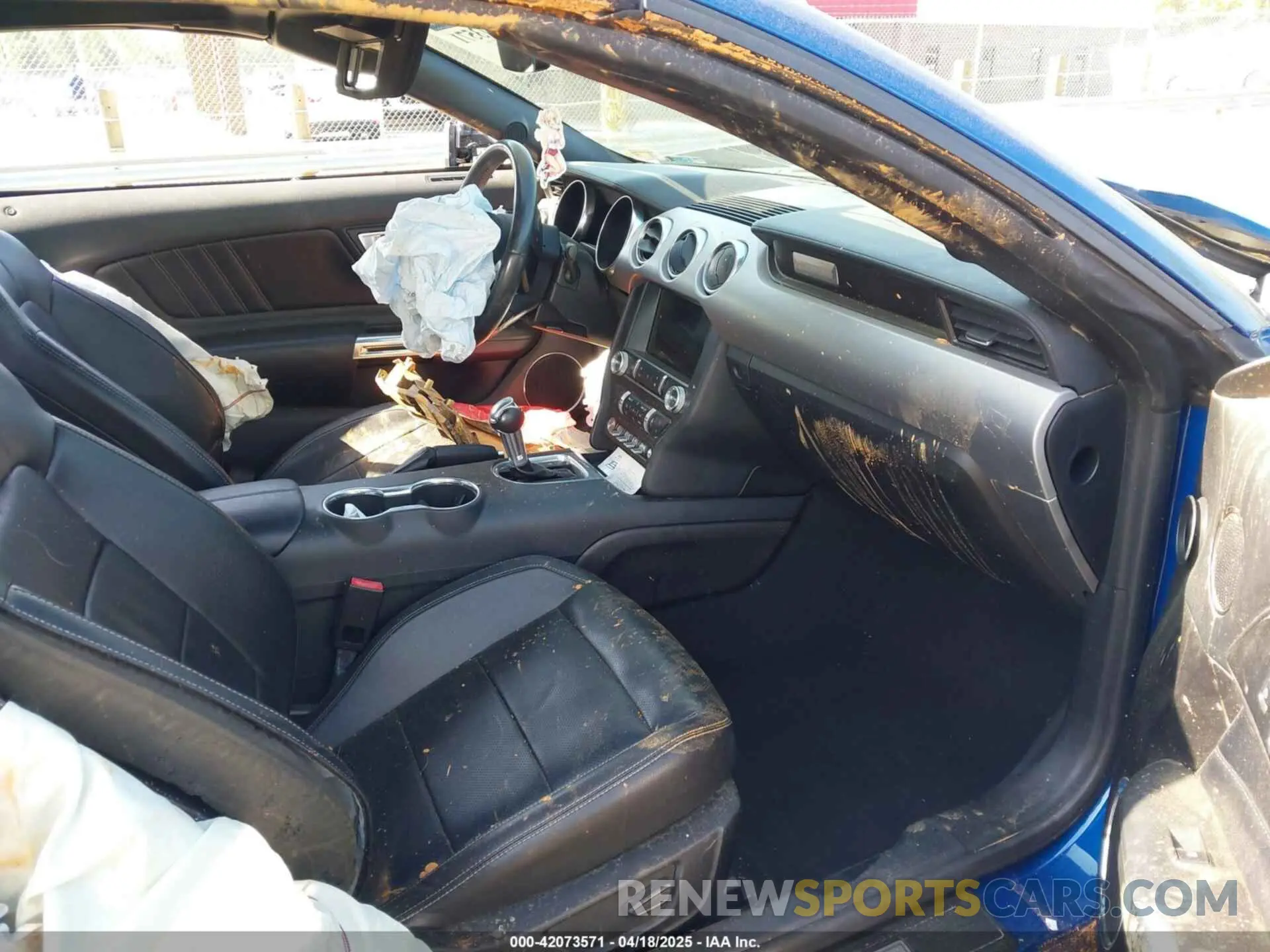 5 Photograph of a damaged car 1FATP8UH4N5102828 FORD MUSTANG 2022