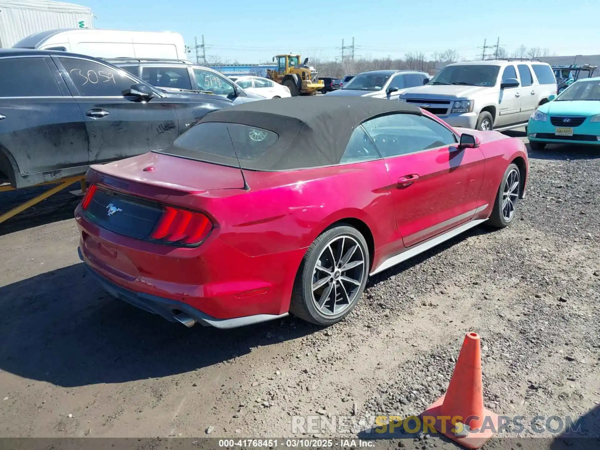 4 Photograph of a damaged car 1FATP8UH6N5105570 FORD MUSTANG 2022