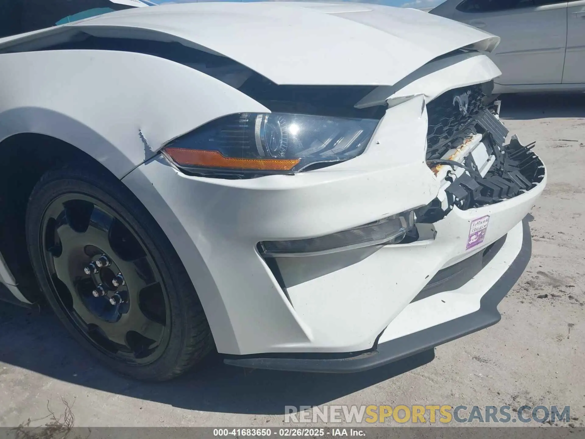 18 Photograph of a damaged car 1FATP8UH6N5107464 FORD MUSTANG 2022