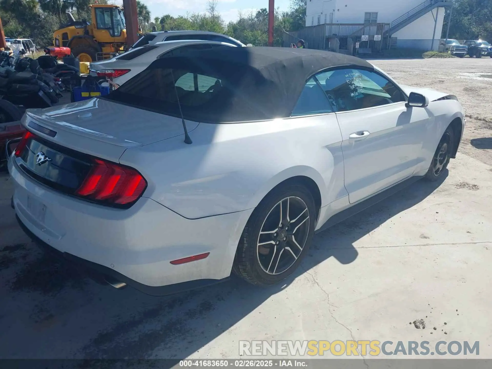 4 Photograph of a damaged car 1FATP8UH6N5107464 FORD MUSTANG 2022