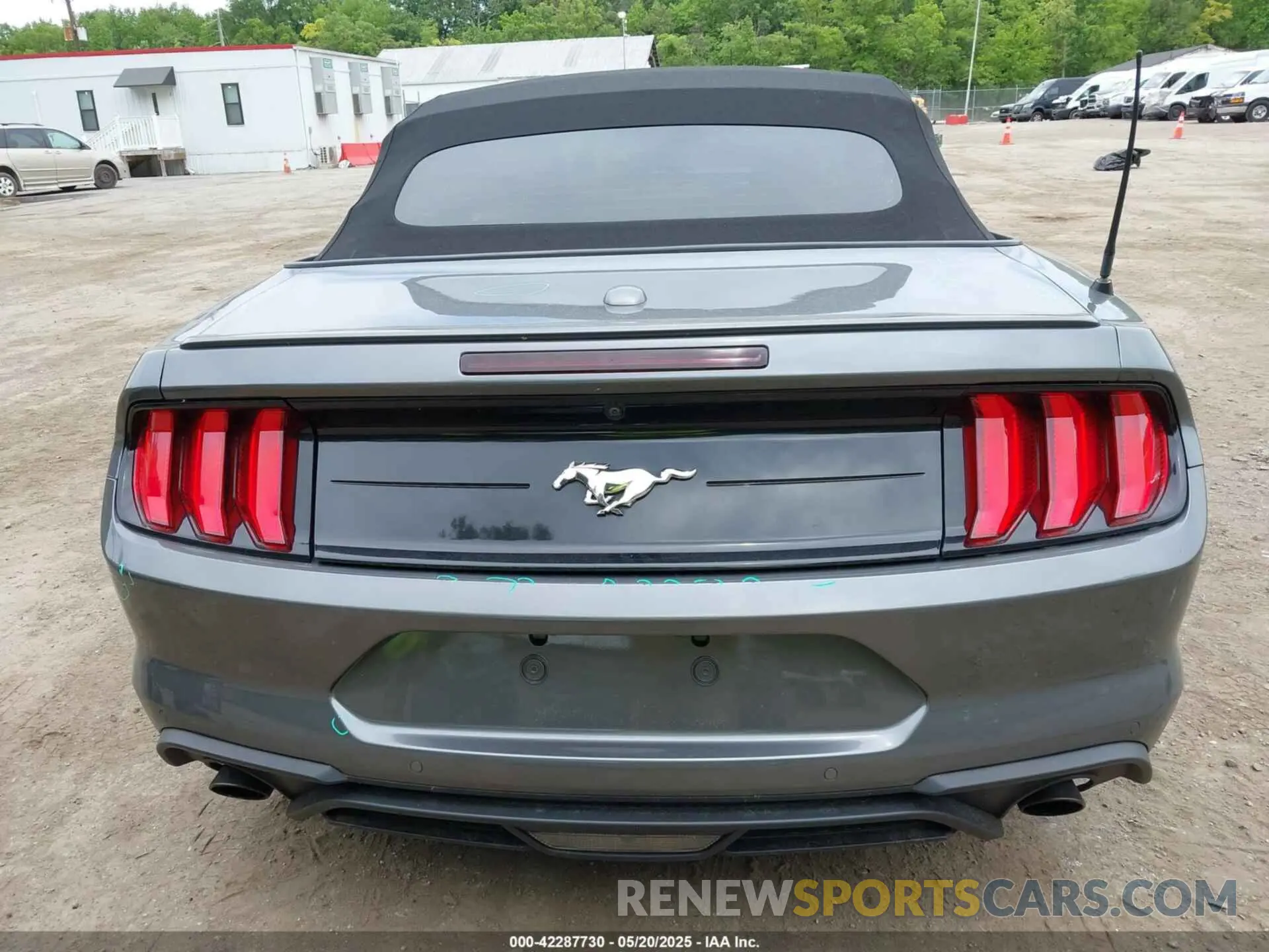 17 Photograph of a damaged car 1FATP8UH8N5106560 FORD MUSTANG 2022