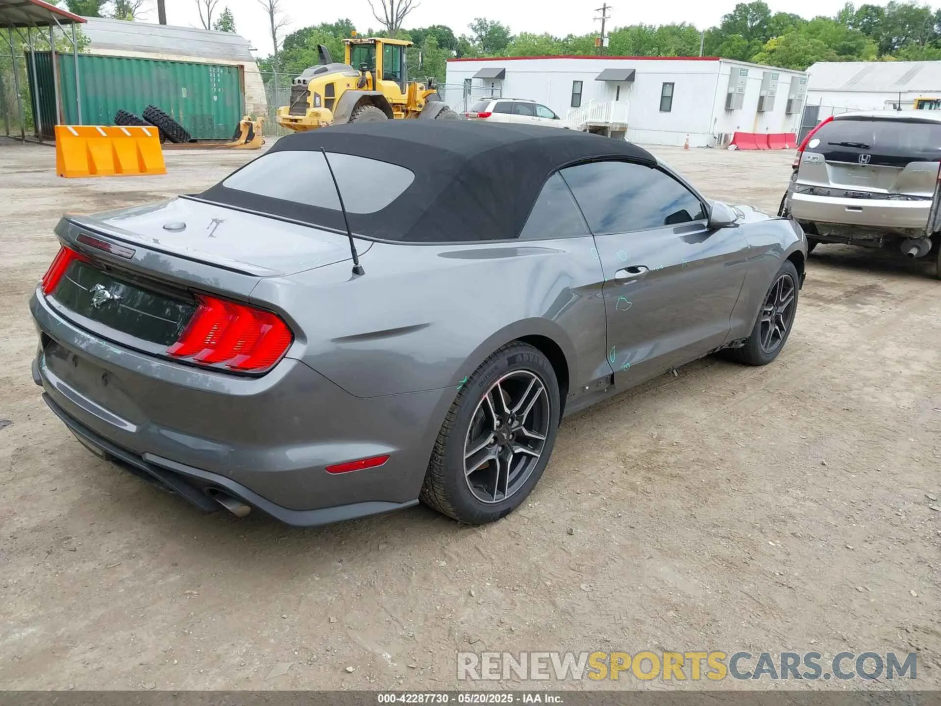 4 Photograph of a damaged car 1FATP8UH8N5106560 FORD MUSTANG 2022