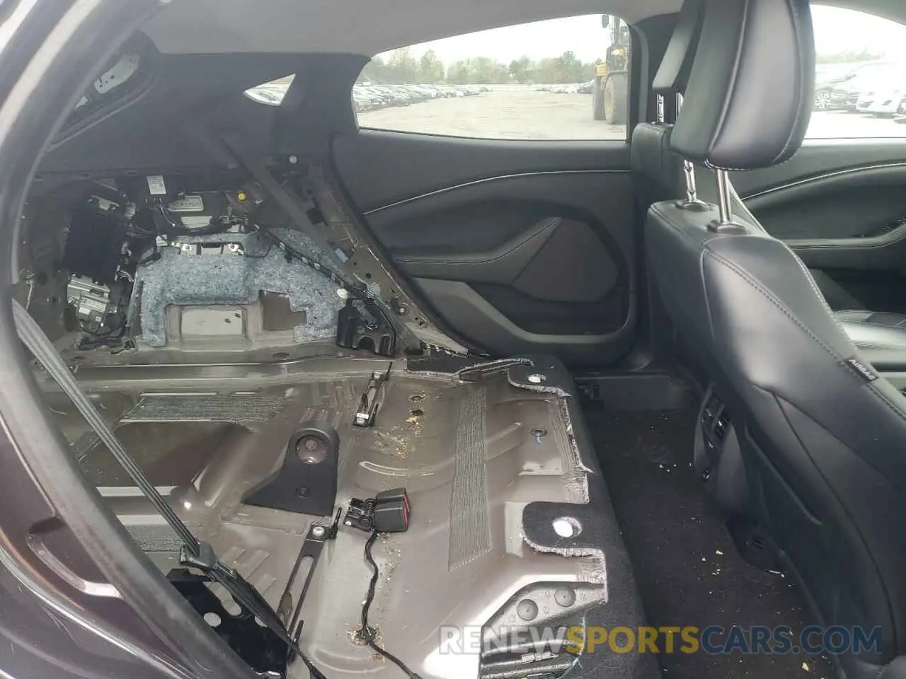 11 Photograph of a damaged car 3FMTK2SU3NMA41807 FORD MUSTANG 2022