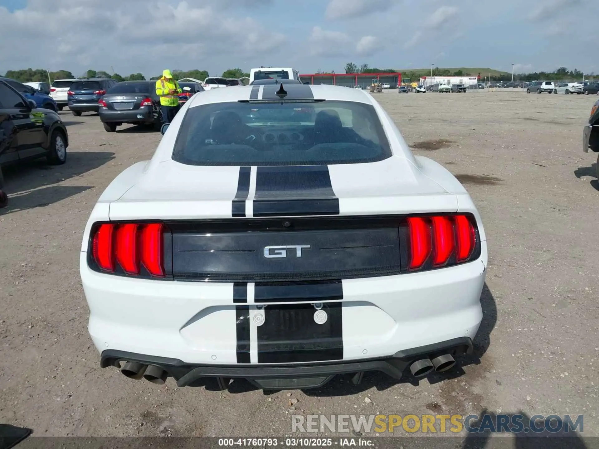 16 Photograph of a damaged car 1FA6P8CF3P5302065 FORD MUSTANG 2023