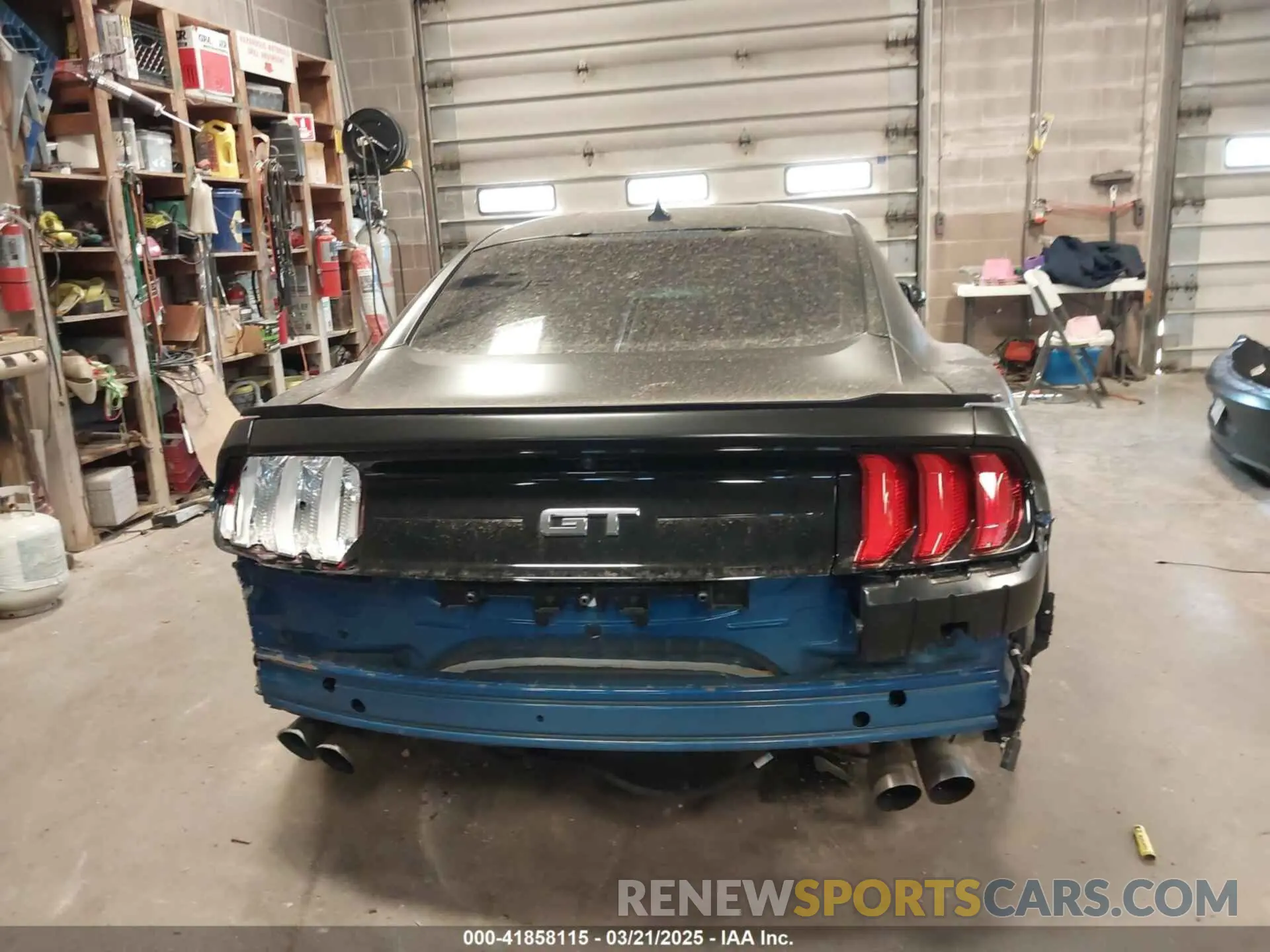 17 Photograph of a damaged car 1FA6P8CF8P5305334 FORD MUSTANG 2023