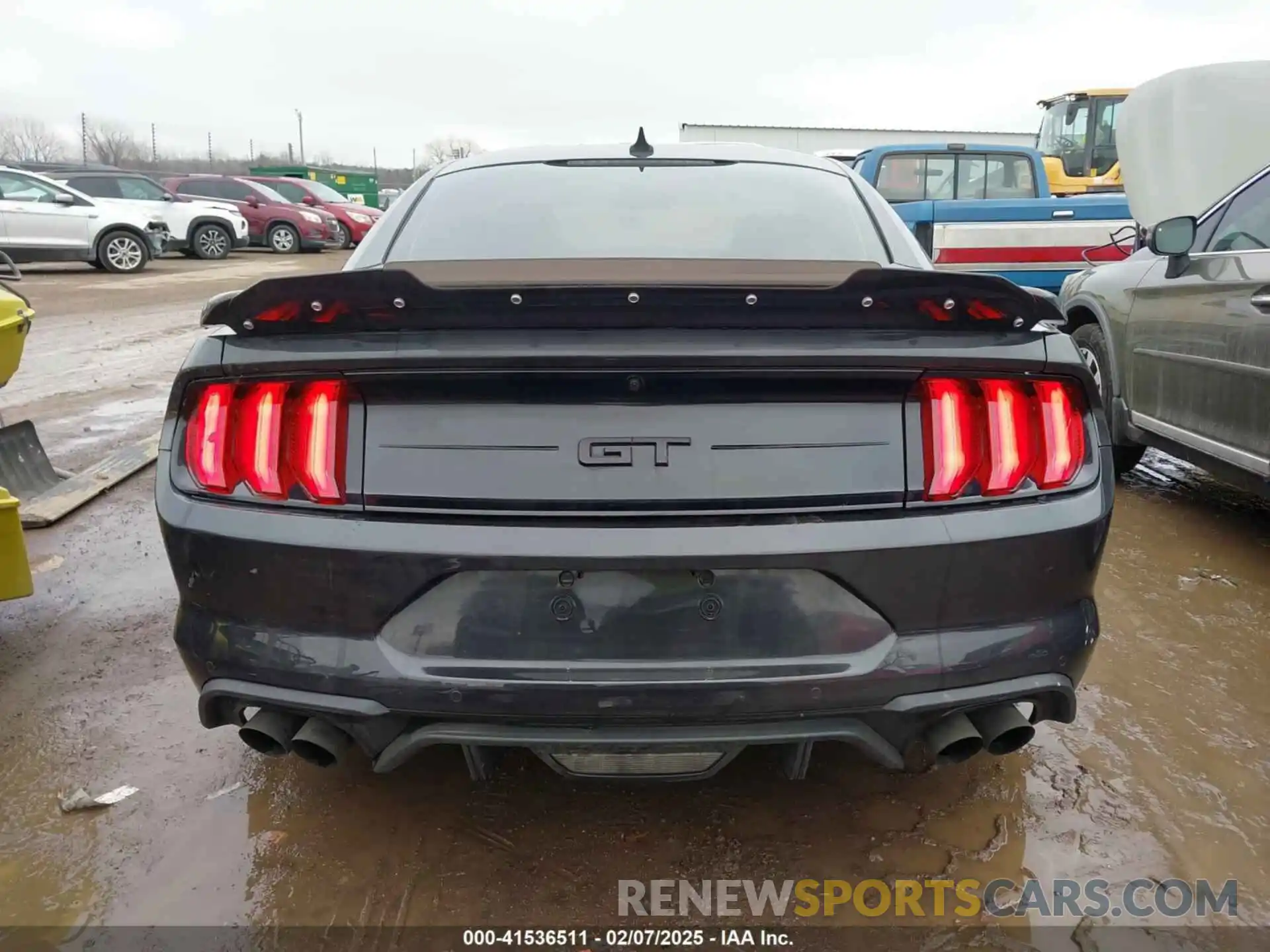 17 Photograph of a damaged car 1FA6P8CF9P5303768 FORD MUSTANG 2023