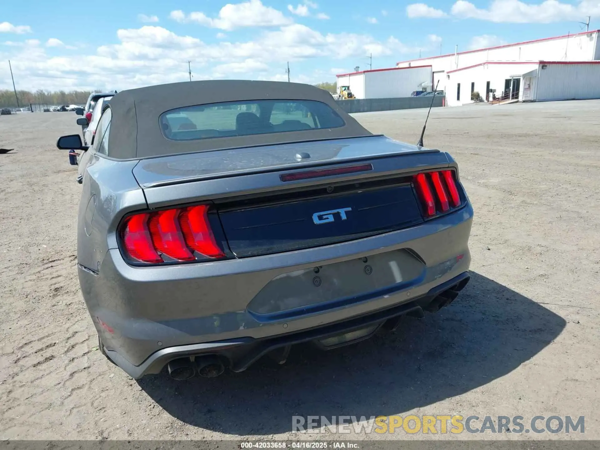 16 Photograph of a damaged car 1FATP8FF9P5104802 FORD MUSTANG 2023