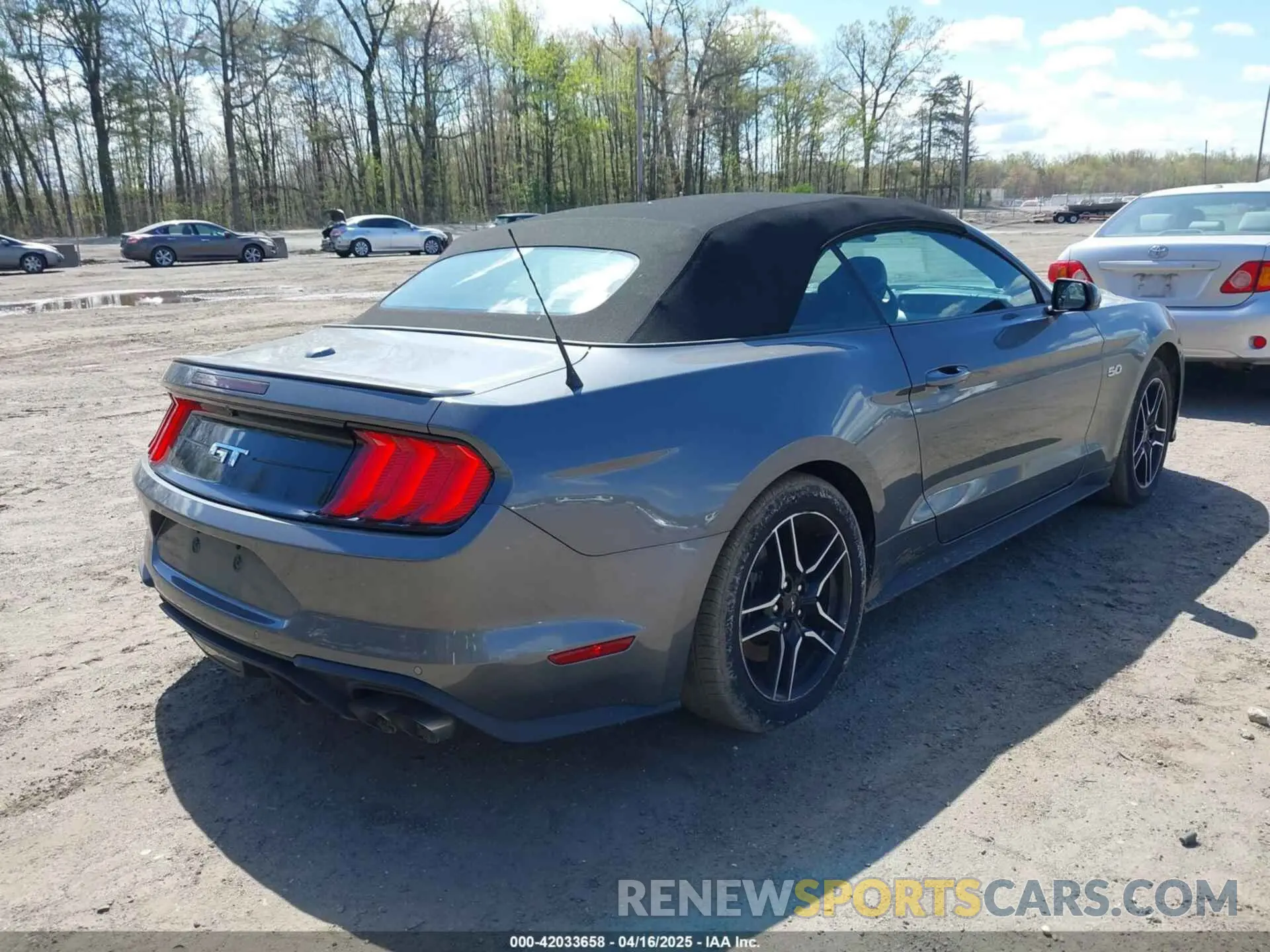 4 Photograph of a damaged car 1FATP8FF9P5104802 FORD MUSTANG 2023