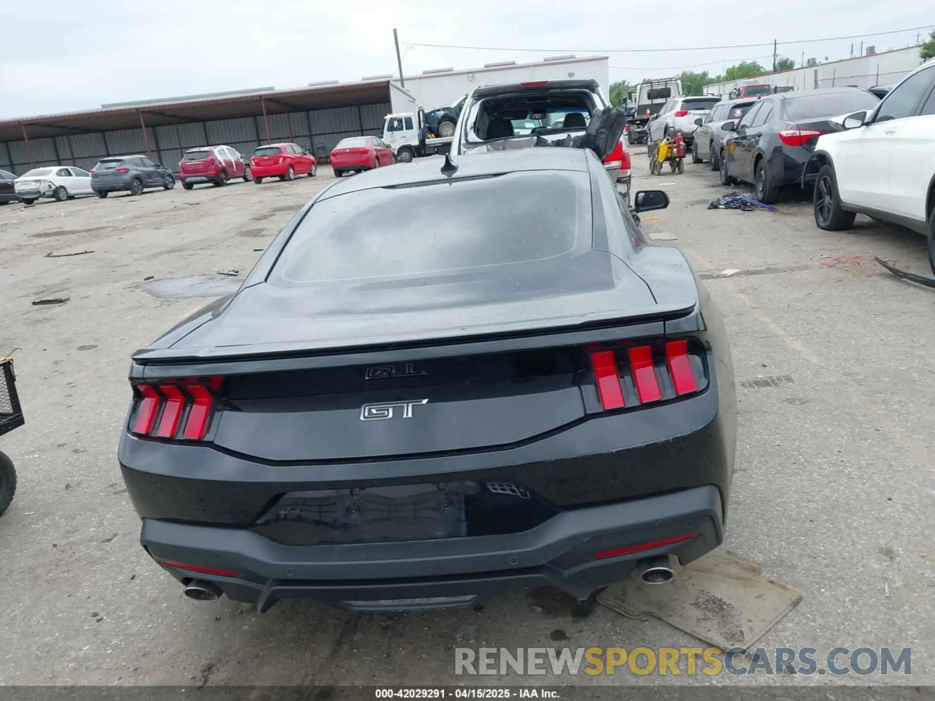 15 Photograph of a damaged car 1FA6P8CF0R5409089 FORD MUSTANG 2024