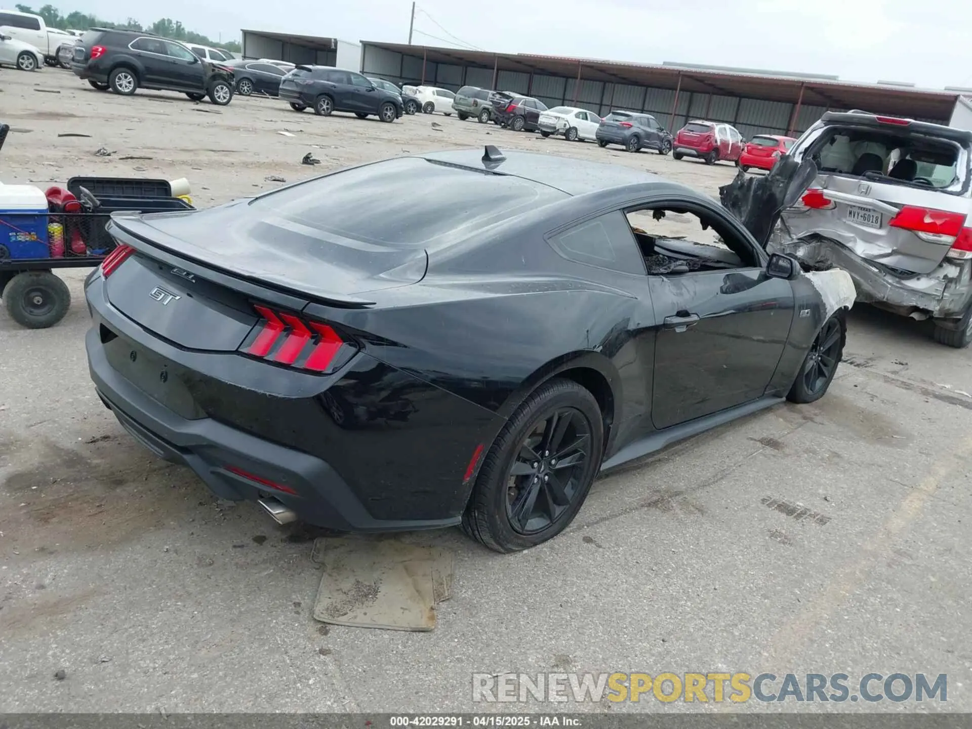4 Photograph of a damaged car 1FA6P8CF0R5409089 FORD MUSTANG 2024