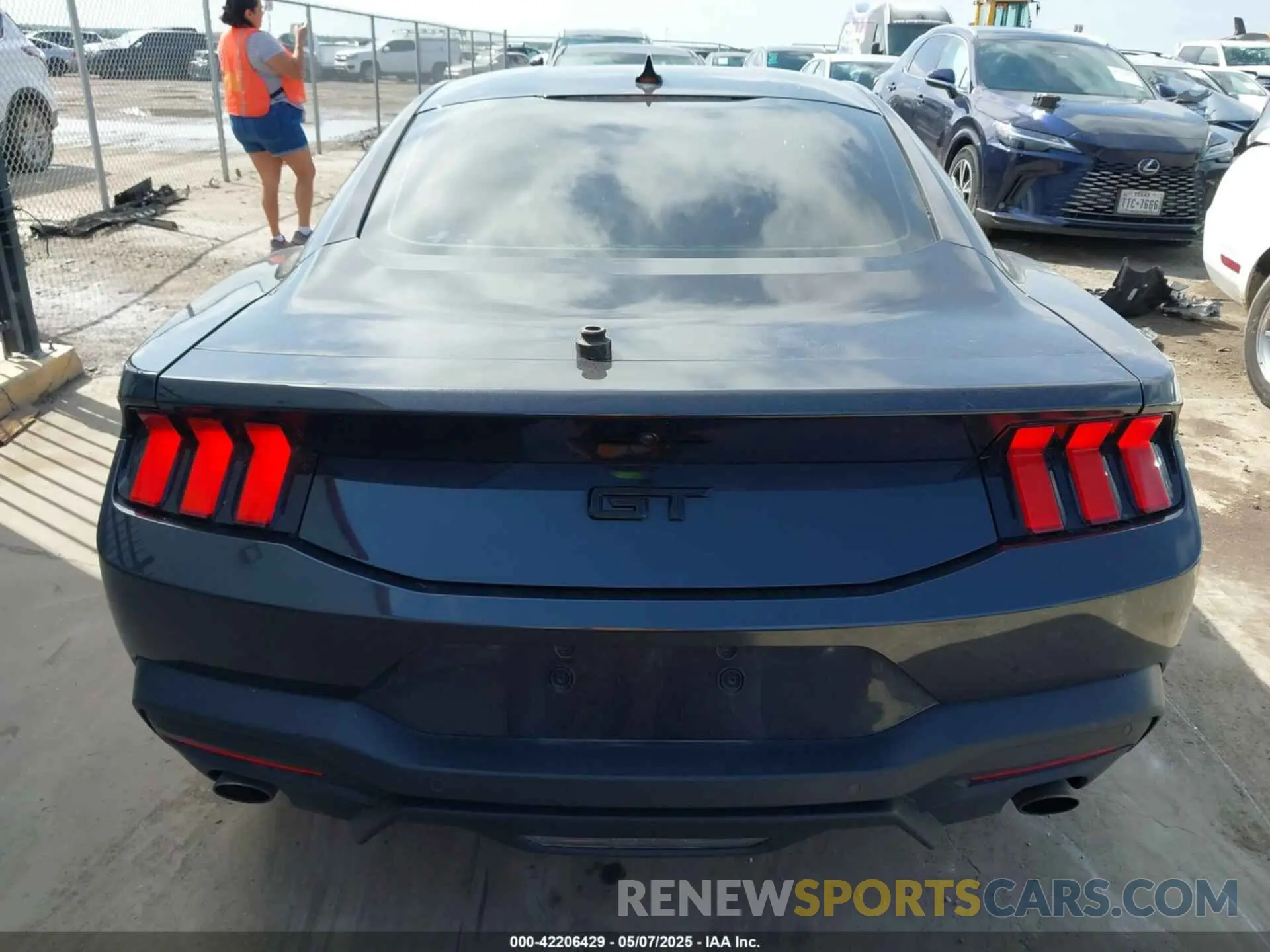 17 Photograph of a damaged car 1FA6P8CF0R5411098 FORD MUSTANG 2024