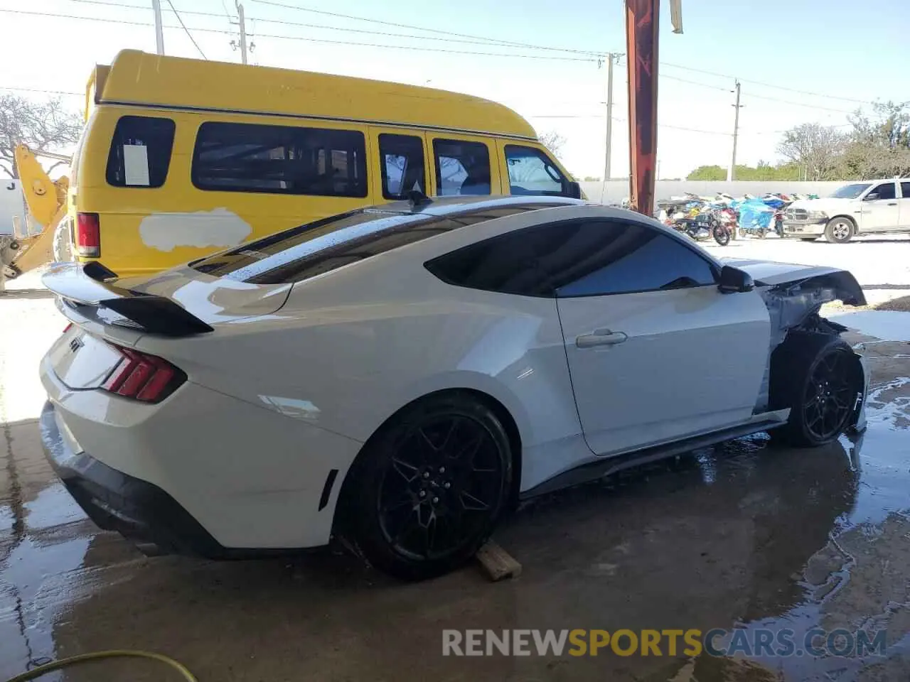 3 Photograph of a damaged car 1FA6P8CF1R5423860 FORD MUSTANG 2024