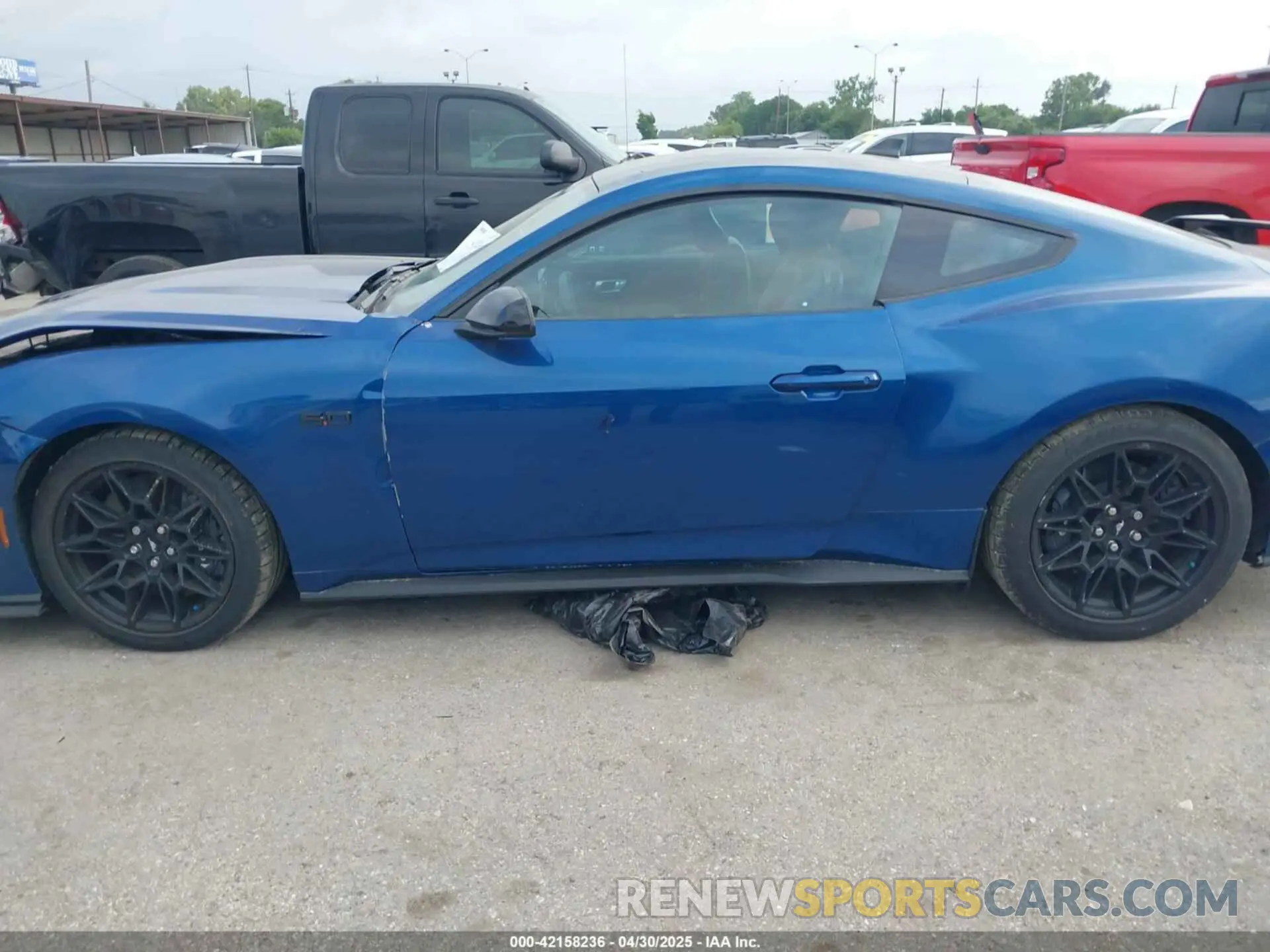 14 Photograph of a damaged car 1FA6P8CF2R5401429 FORD MUSTANG 2024