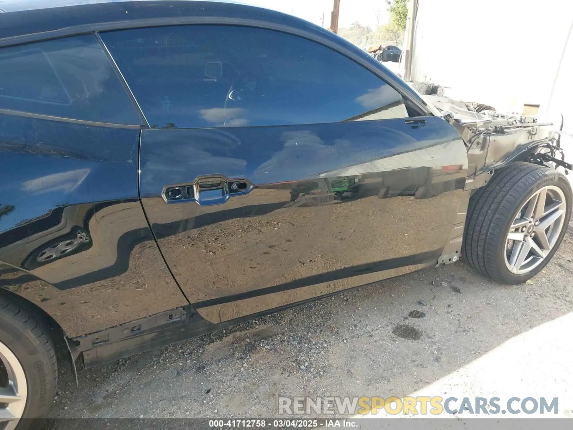19 Photograph of a damaged car 1FA6P8CF2R5420174 FORD MUSTANG 2024