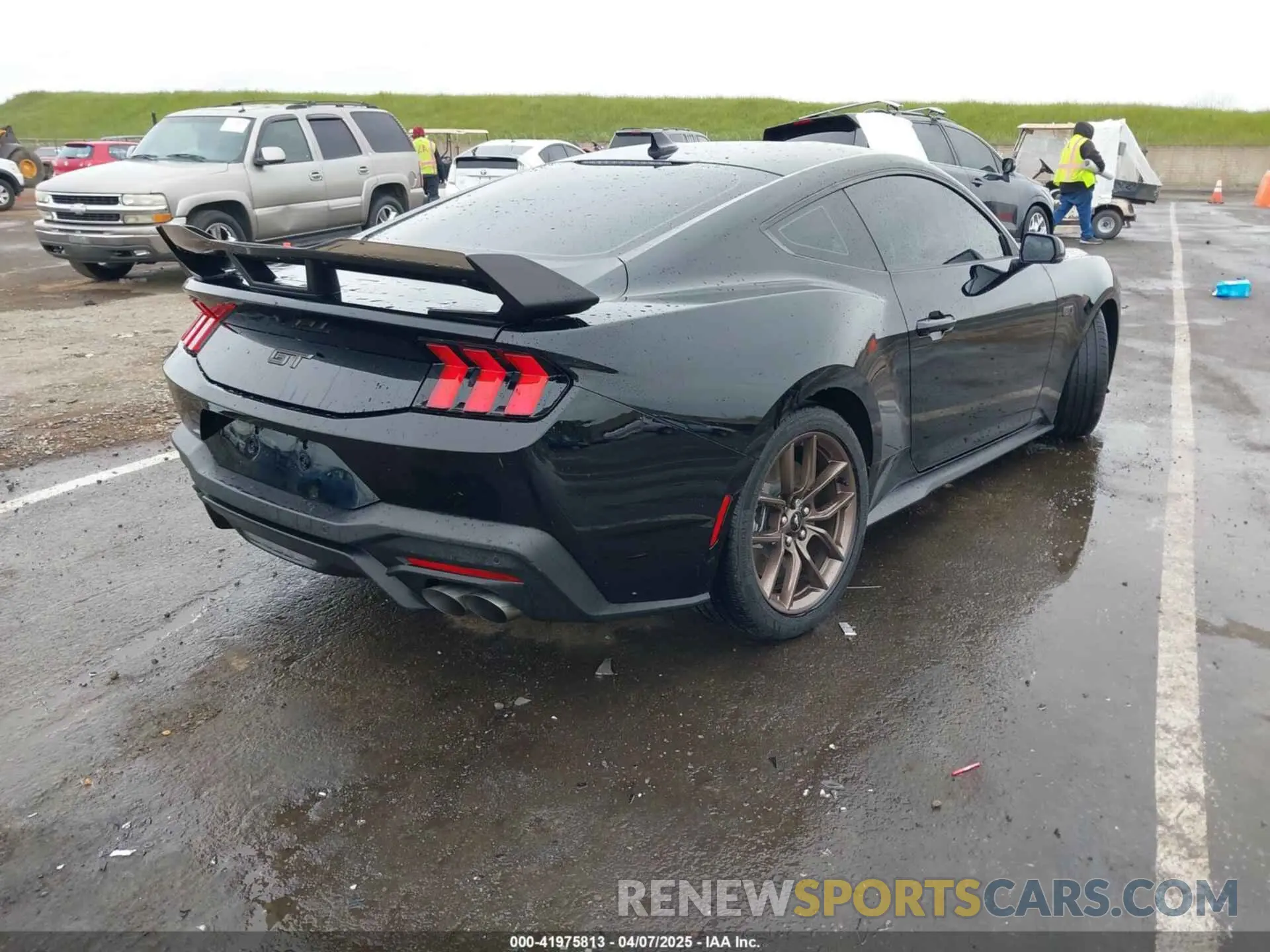 4 Photograph of a damaged car 1FA6P8CF5R5417110 FORD MUSTANG 2024