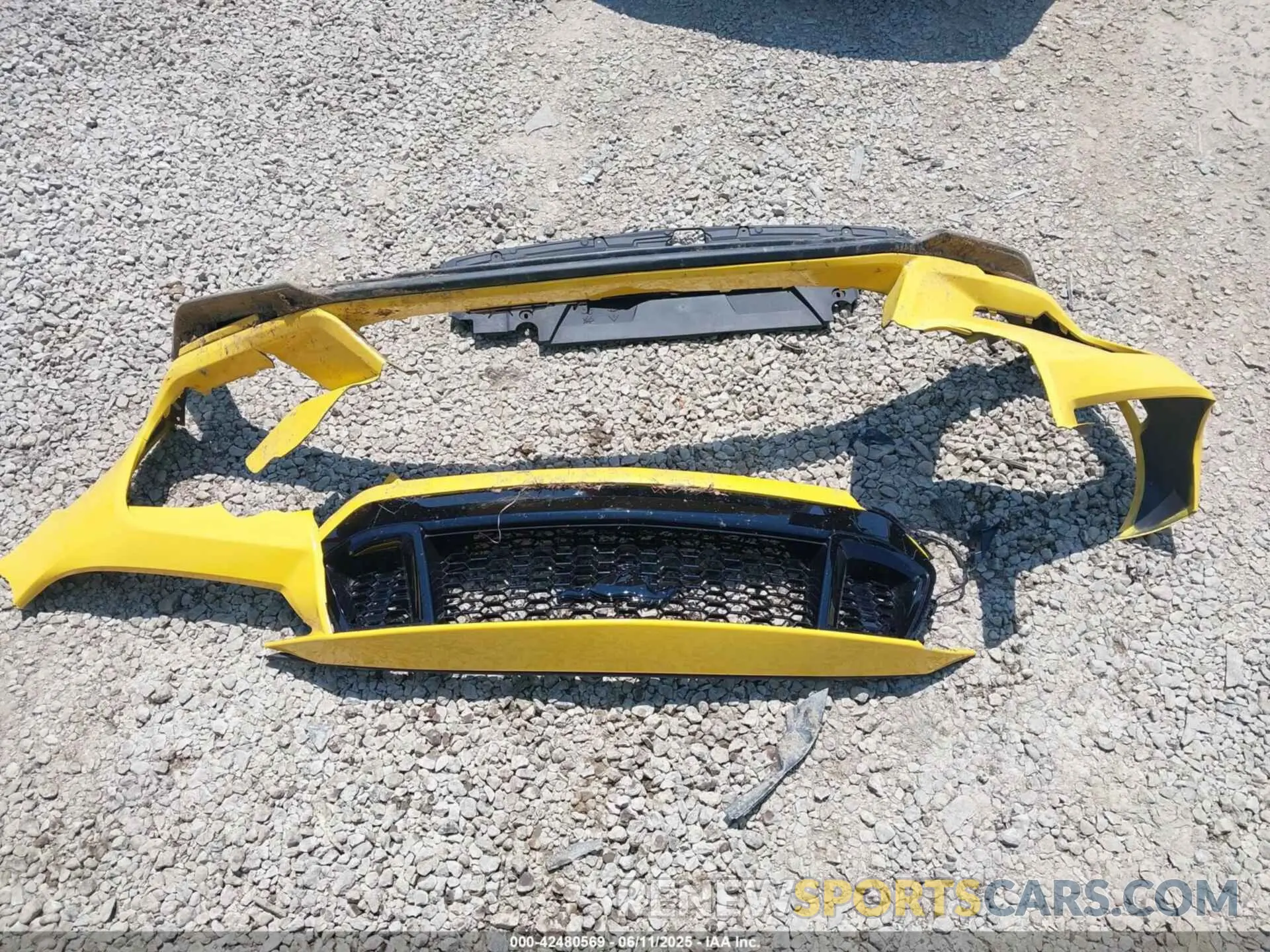 12 Photograph of a damaged car 1FA6P8CF5R5423795 FORD MUSTANG 2024