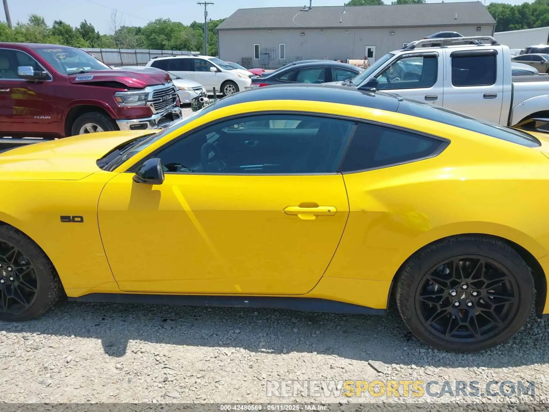 15 Photograph of a damaged car 1FA6P8CF5R5423795 FORD MUSTANG 2024