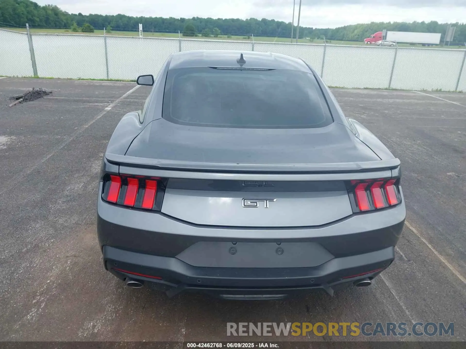 17 Photograph of a damaged car 1FA6P8CF6R5429489 FORD MUSTANG 2024