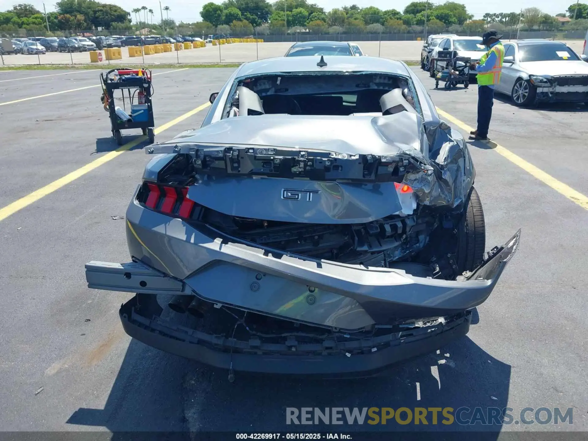 16 Photograph of a damaged car 1FA6P8CF8R5404304 FORD MUSTANG 2024