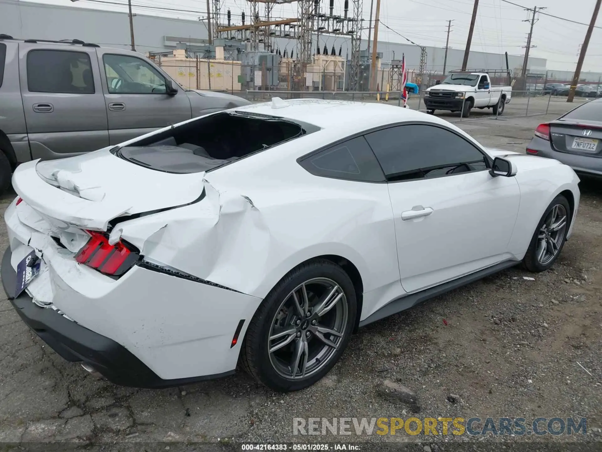 4 Photograph of a damaged car 1FA6P8TH3R5109662 FORD MUSTANG 2024