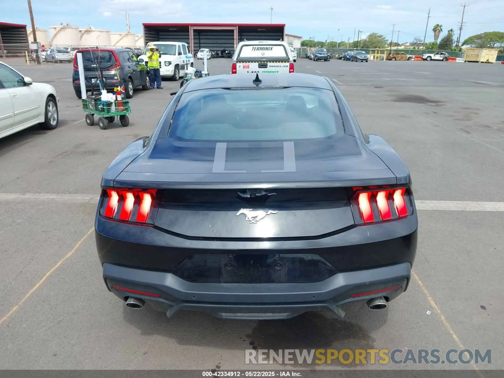 17 Photograph of a damaged car 1FA6P8TH3R5138370 FORD MUSTANG 2024
