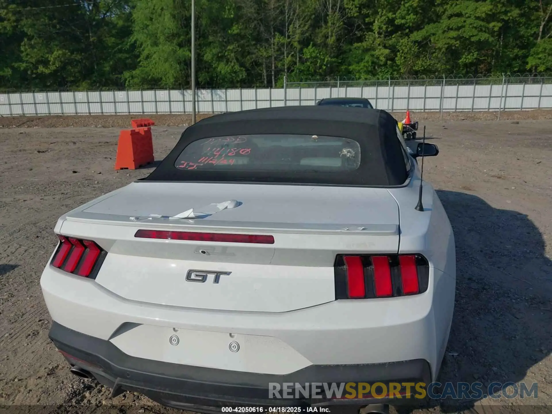 17 Photograph of a damaged car 1FAGP8FF1R5114180 FORD MUSTANG 2024