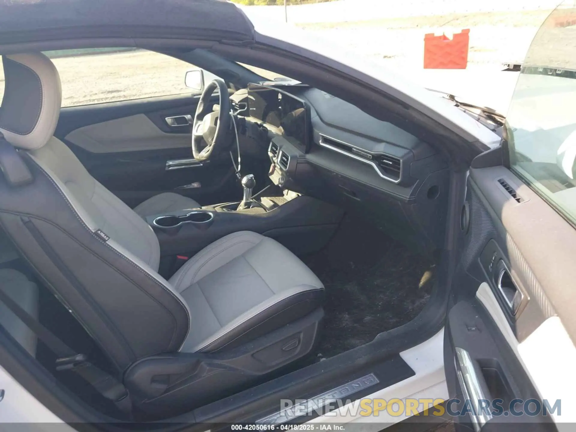 5 Photograph of a damaged car 1FAGP8FF1R5114180 FORD MUSTANG 2024