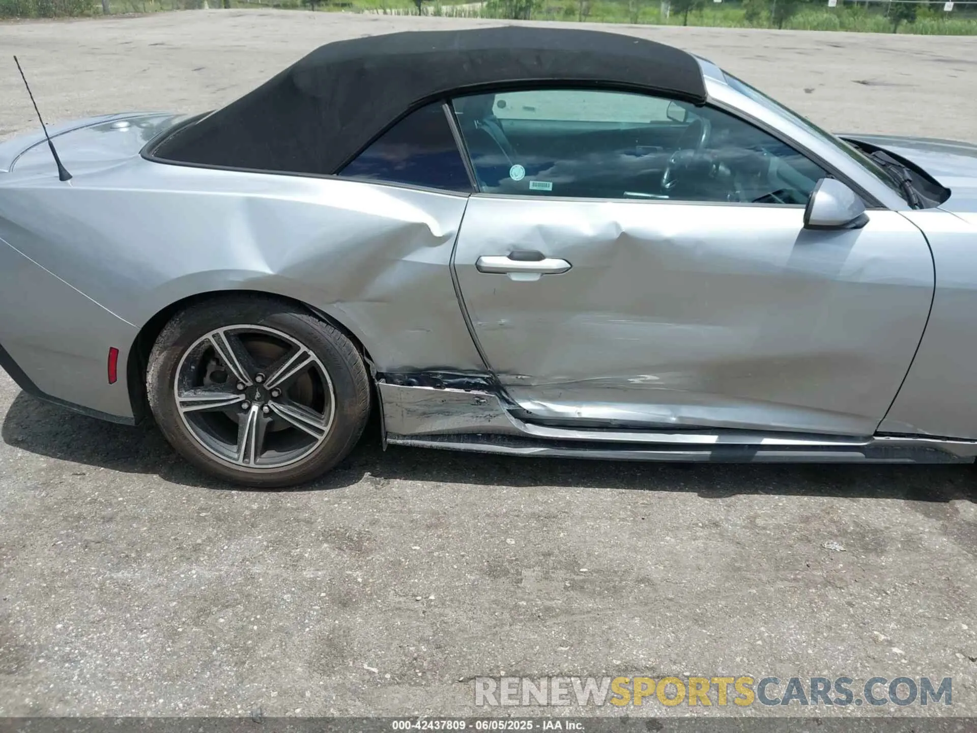 6 Photograph of a damaged car 1FAGP8UH5R5125087 FORD MUSTANG 2024