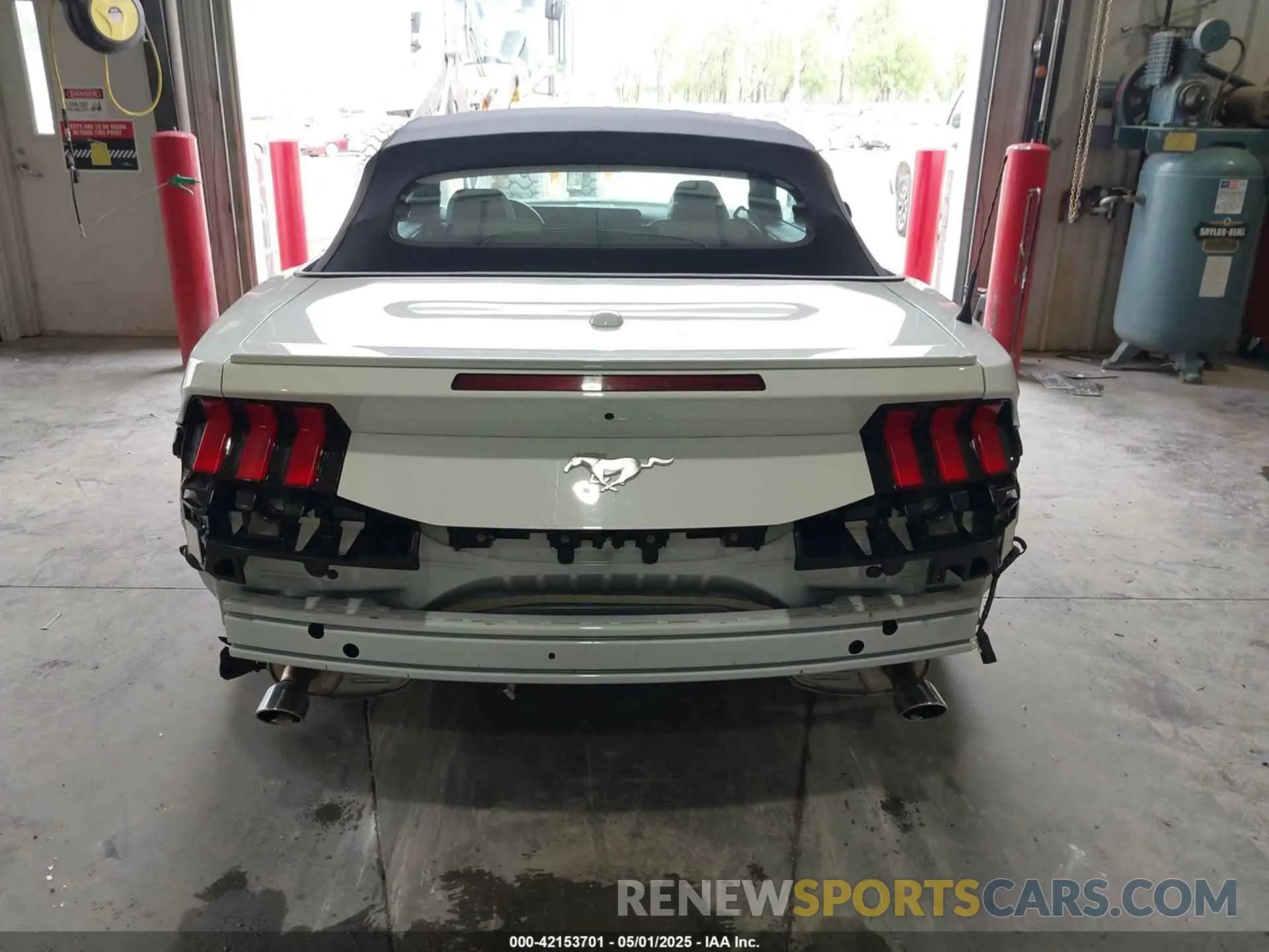 15 Photograph of a damaged car 1FAGP8UH5R5129527 FORD MUSTANG 2024