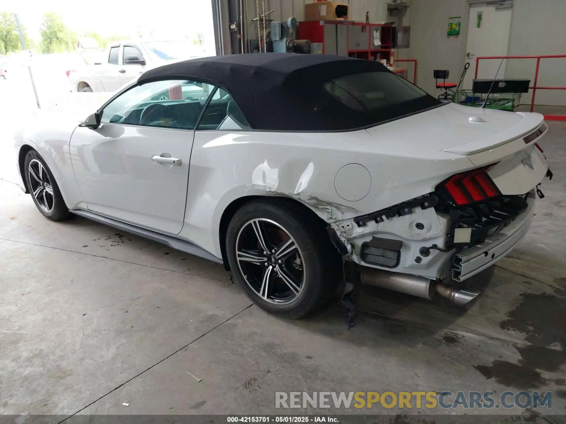 3 Photograph of a damaged car 1FAGP8UH5R5129527 FORD MUSTANG 2024