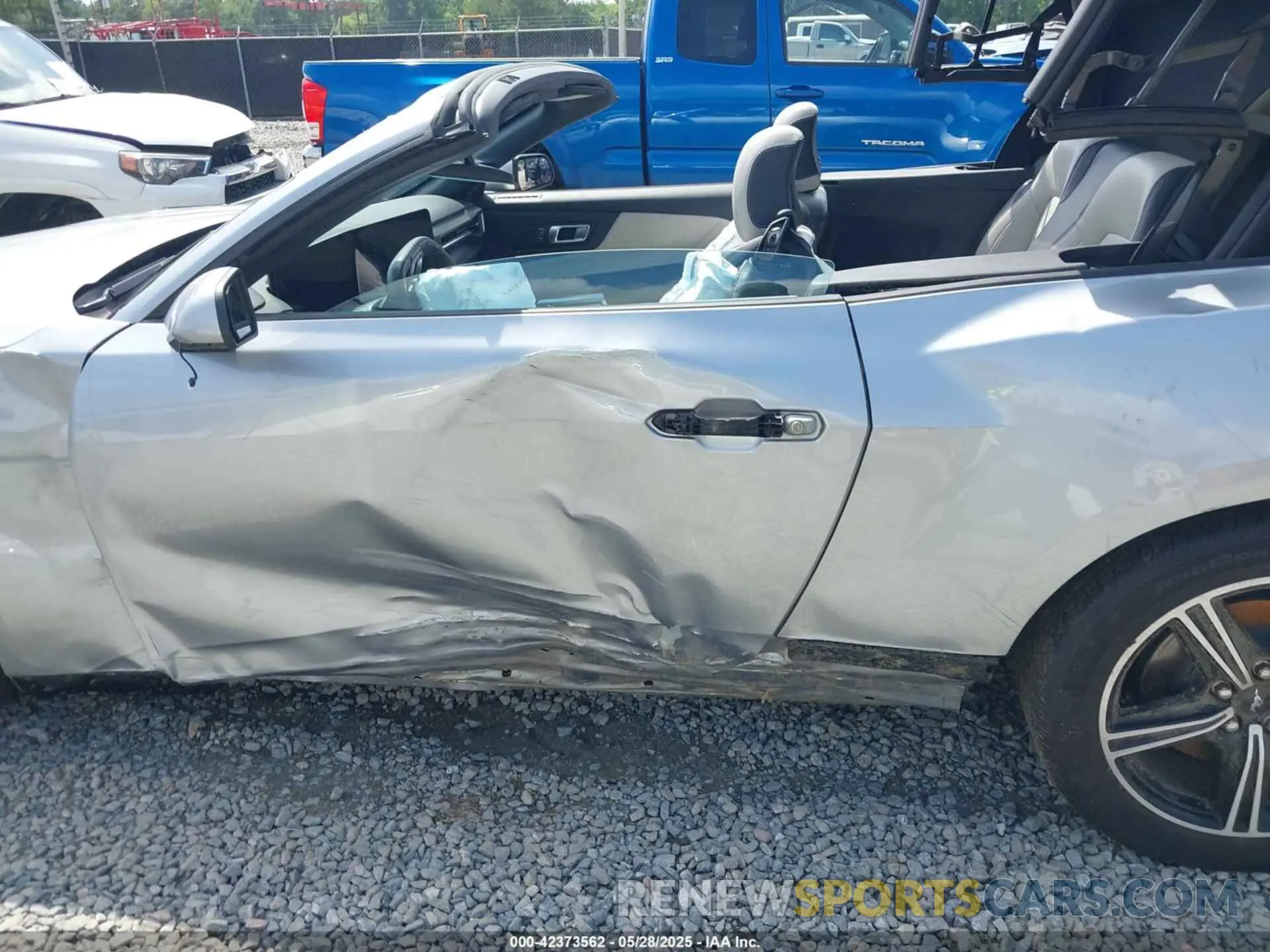 14 Photograph of a damaged car 1FAGP8UH6R5126295 FORD MUSTANG 2024