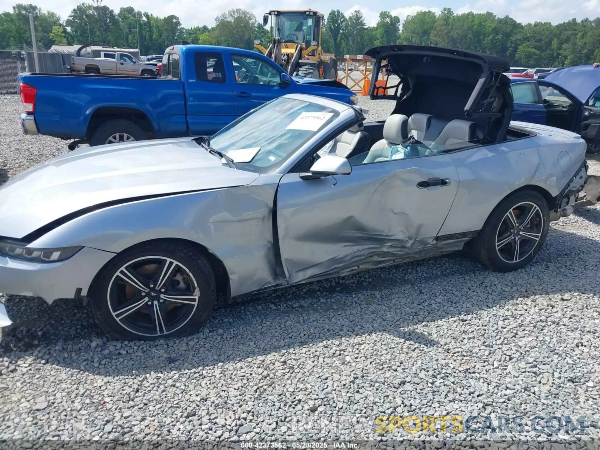 6 Photograph of a damaged car 1FAGP8UH6R5126295 FORD MUSTANG 2024