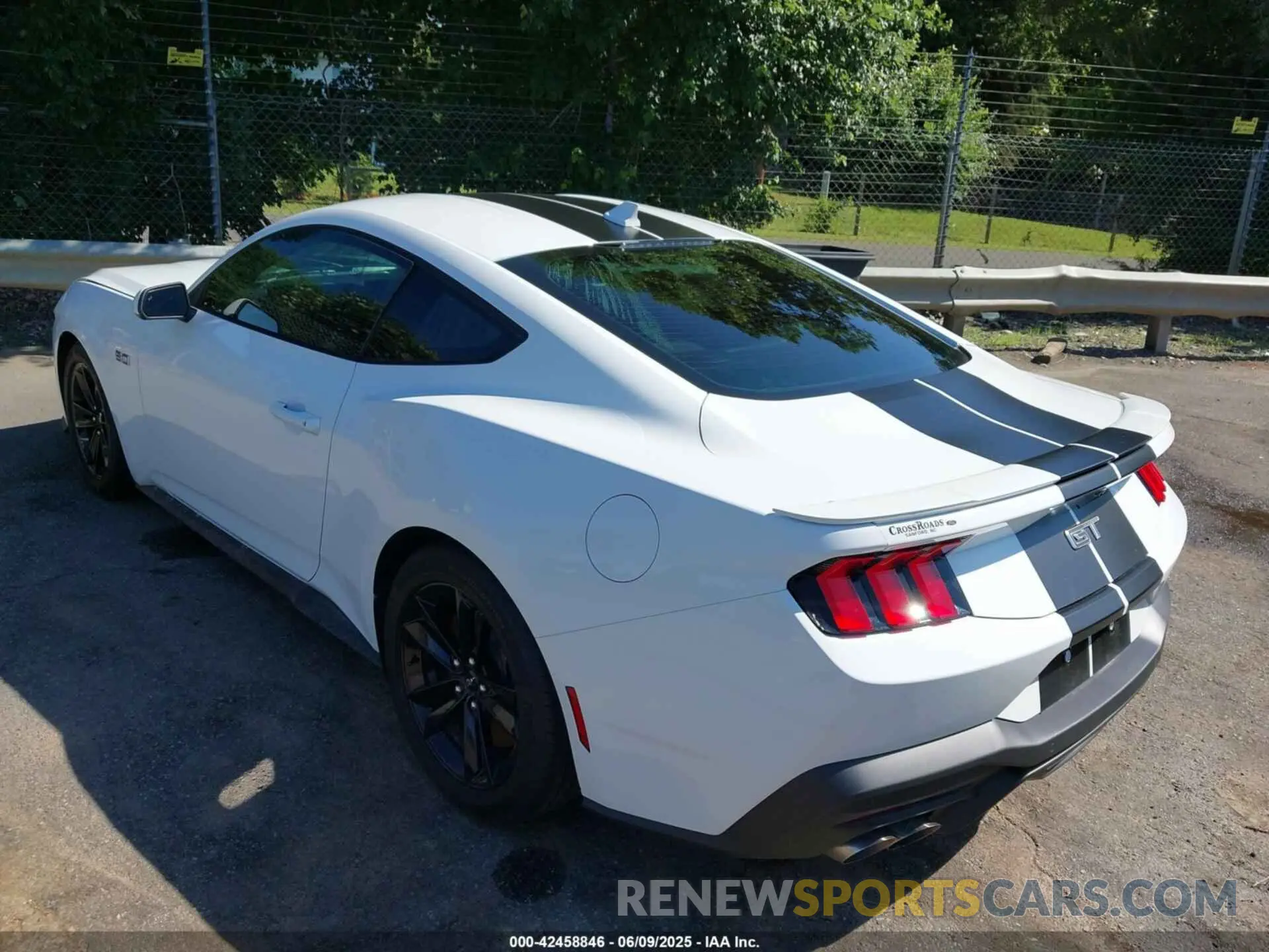 3 Photograph of a damaged car 1FA6P8CF1S5401914 FORD MUSTANG 2025
