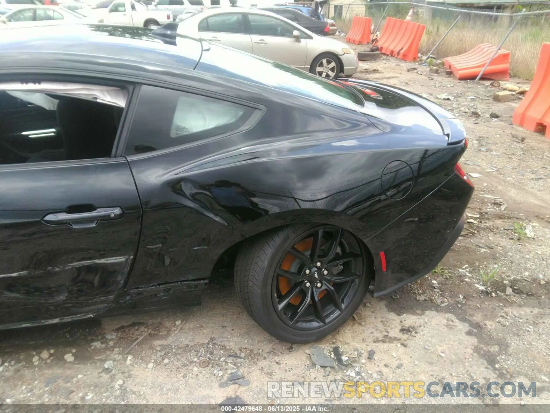 19 Photograph of a damaged car 1FA6P8CF4S5400563 FORD MUSTANG 2025