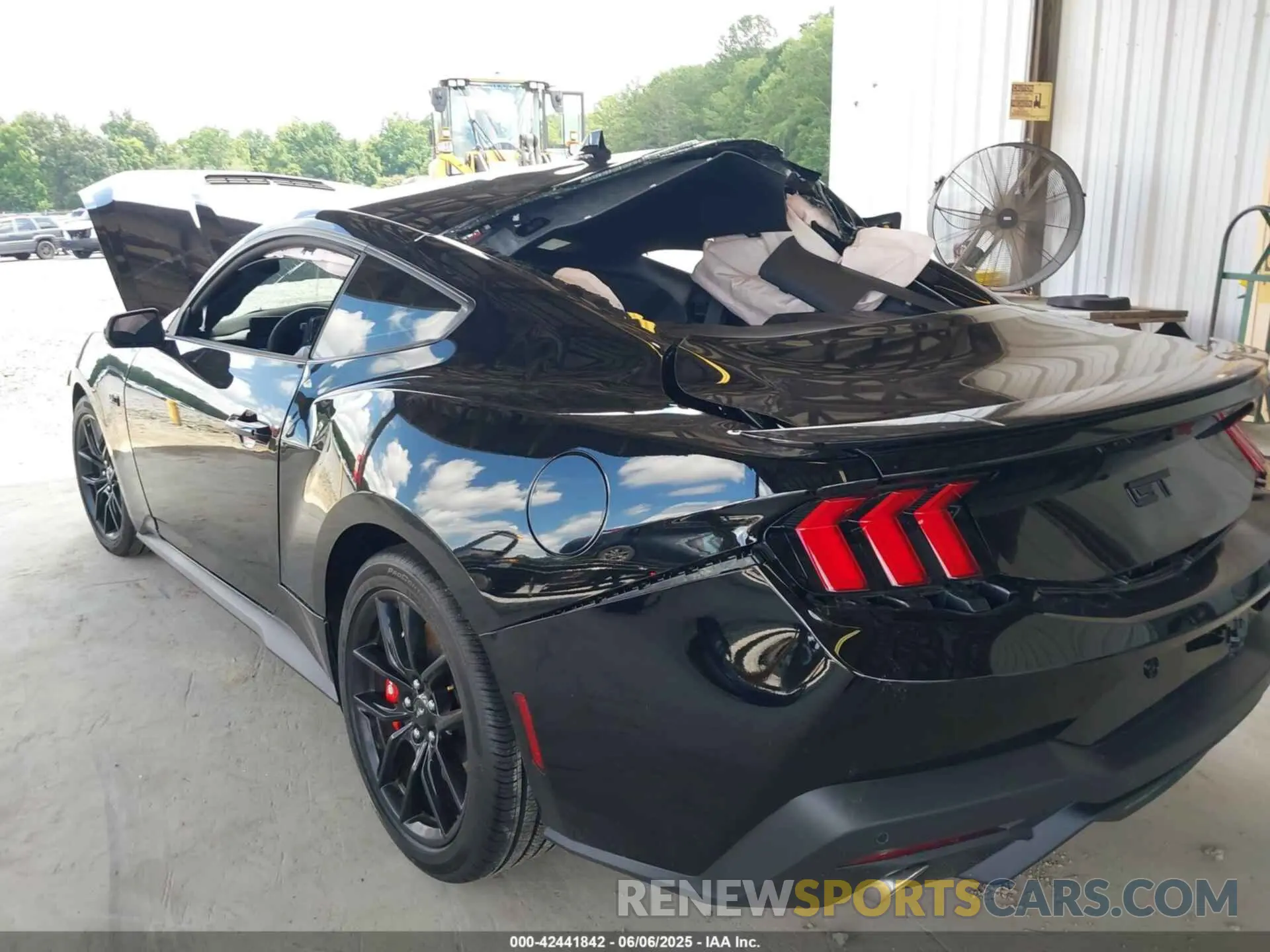 17 Photograph of a damaged car 1FA6P8CF7S5400976 FORD MUSTANG 2025