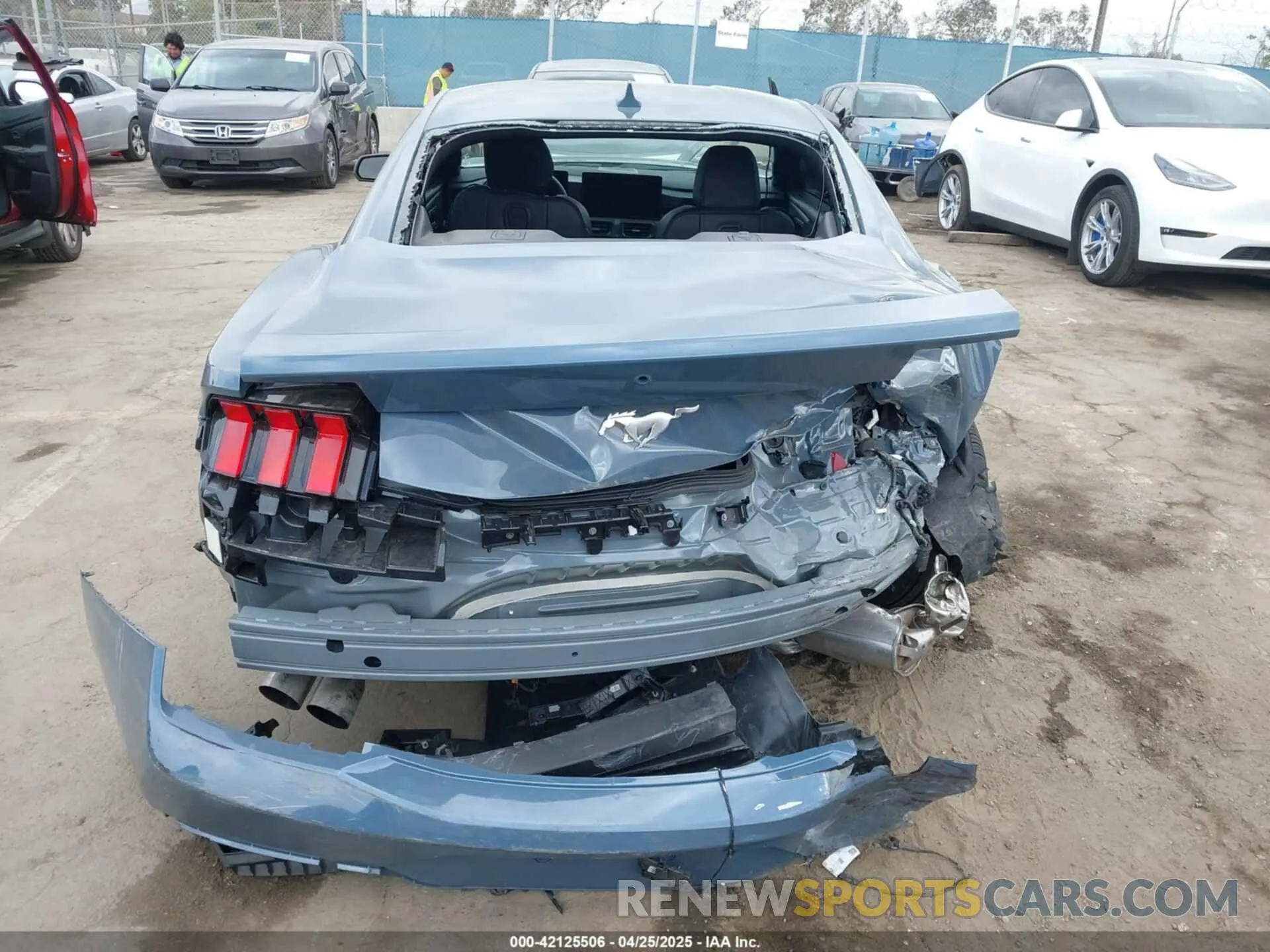 15 Photograph of a damaged car 1FA6P8TH8S5101594 FORD MUSTANG 2025