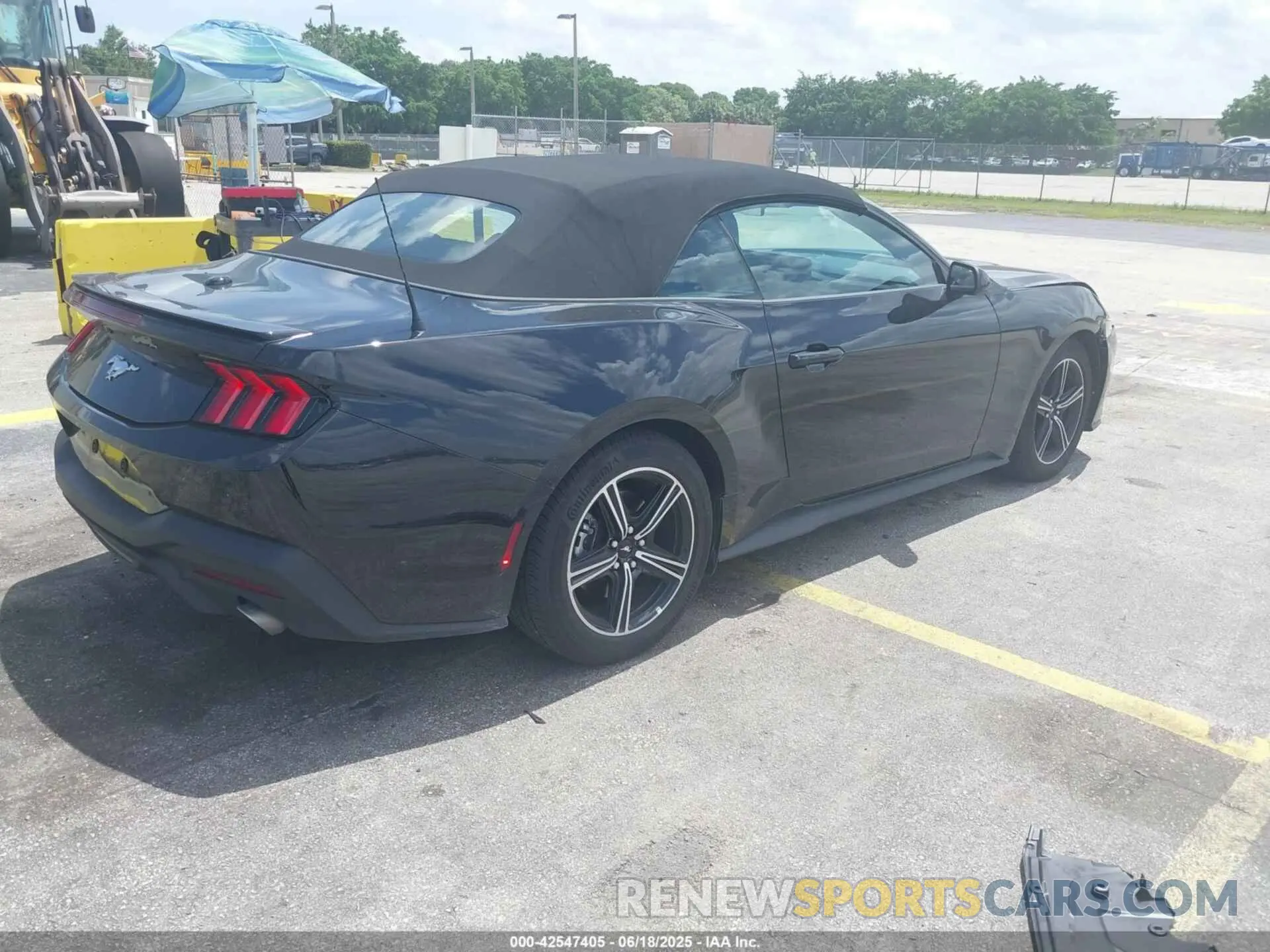 4 Photograph of a damaged car 1FAGP8UH0S5105979 FORD MUSTANG 2025