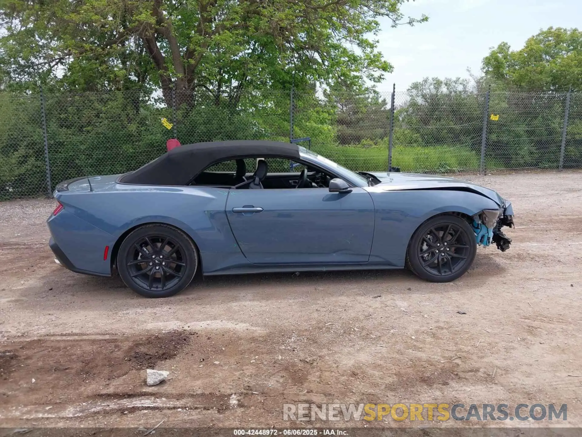 13 Photograph of a damaged car 1FAGP8UH0S5109787 FORD MUSTANG 2025