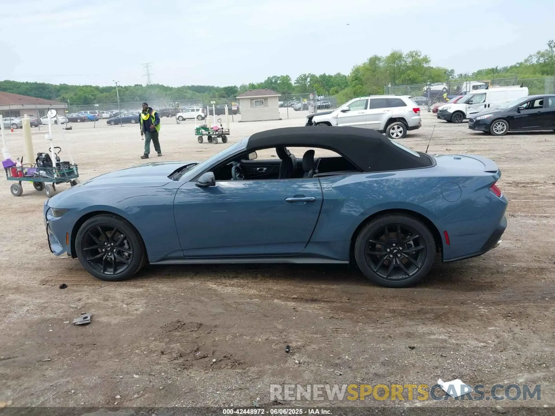14 Photograph of a damaged car 1FAGP8UH0S5109787 FORD MUSTANG 2025
