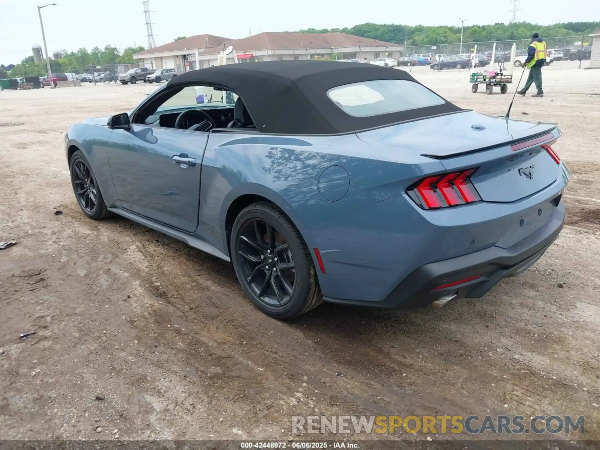 3 Photograph of a damaged car 1FAGP8UH0S5109787 FORD MUSTANG 2025