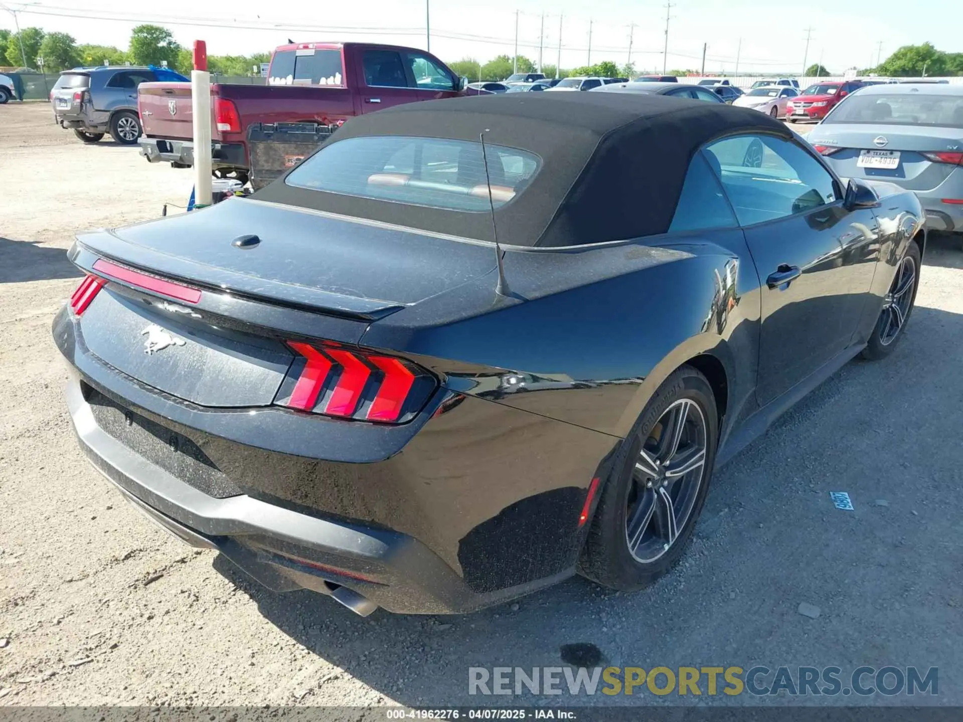 4 Photograph of a damaged car 1FAGP8UH3S5105331 FORD MUSTANG 2025