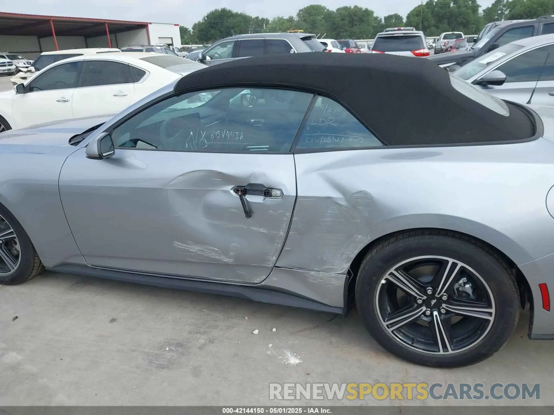 14 Photograph of a damaged car 1FAGP8UH9S5108203 FORD MUSTANG 2025