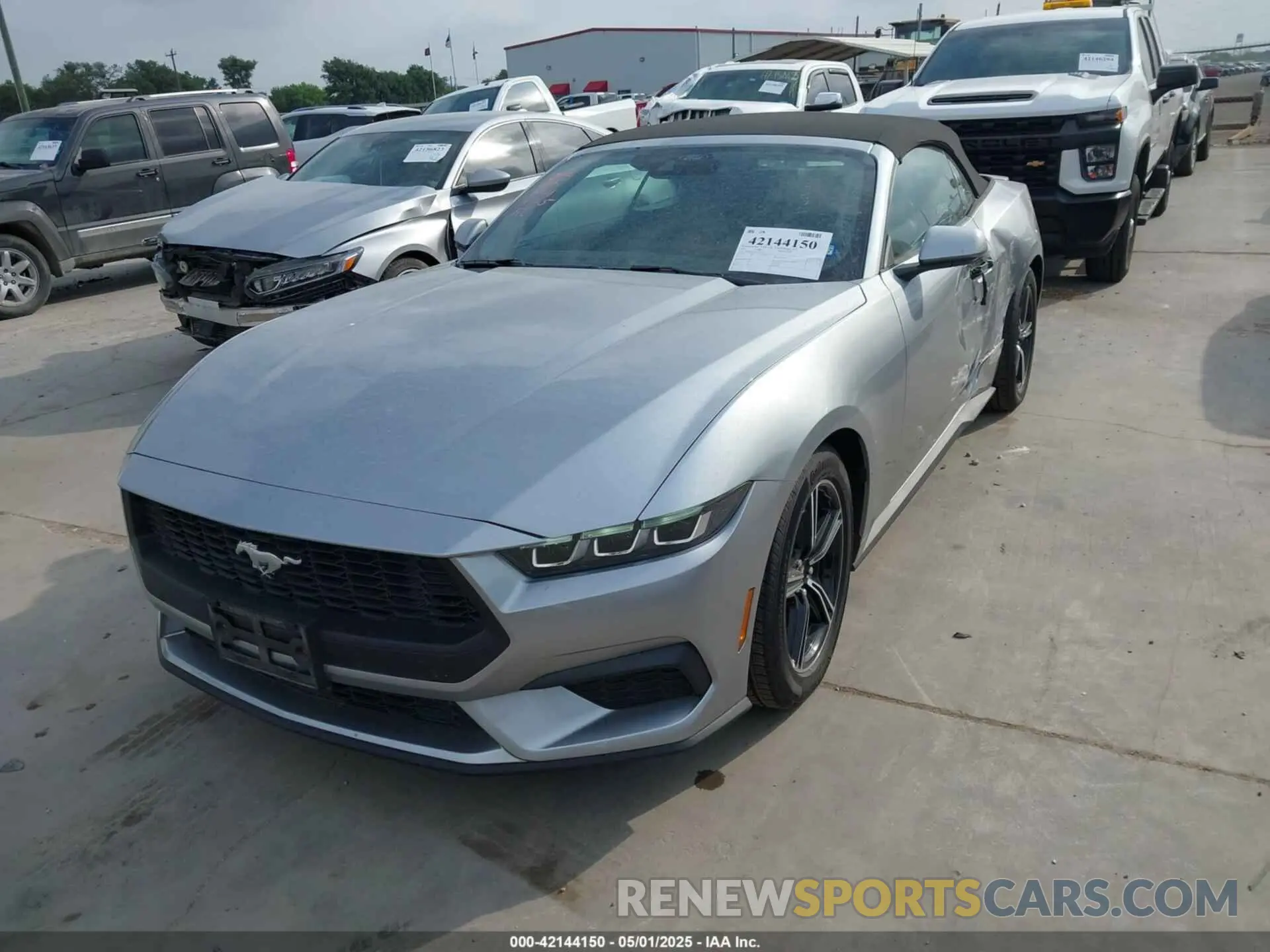 2 Photograph of a damaged car 1FAGP8UH9S5108203 FORD MUSTANG 2025
