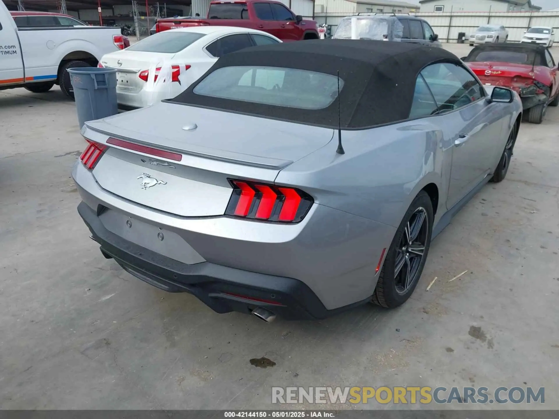 4 Photograph of a damaged car 1FAGP8UH9S5108203 FORD MUSTANG 2025