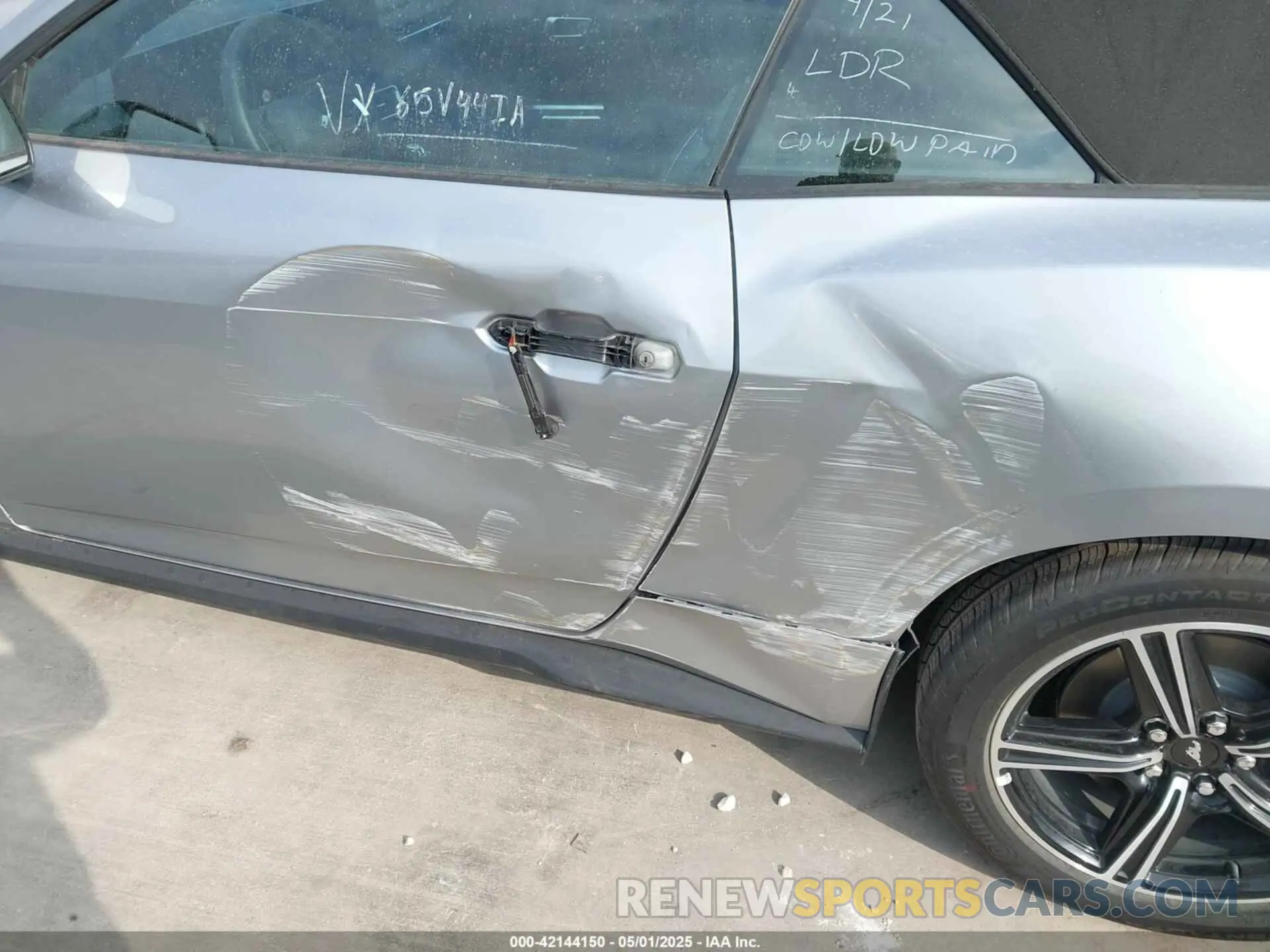 6 Photograph of a damaged car 1FAGP8UH9S5108203 FORD MUSTANG 2025