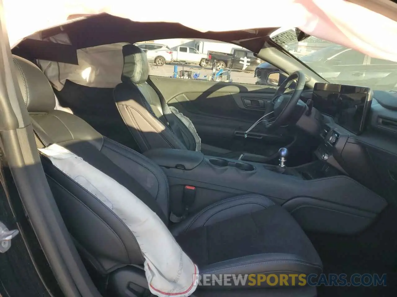 10 Photograph of a damaged car 1FA6P8R03R5505902 FORD MUSTANG DA 2024