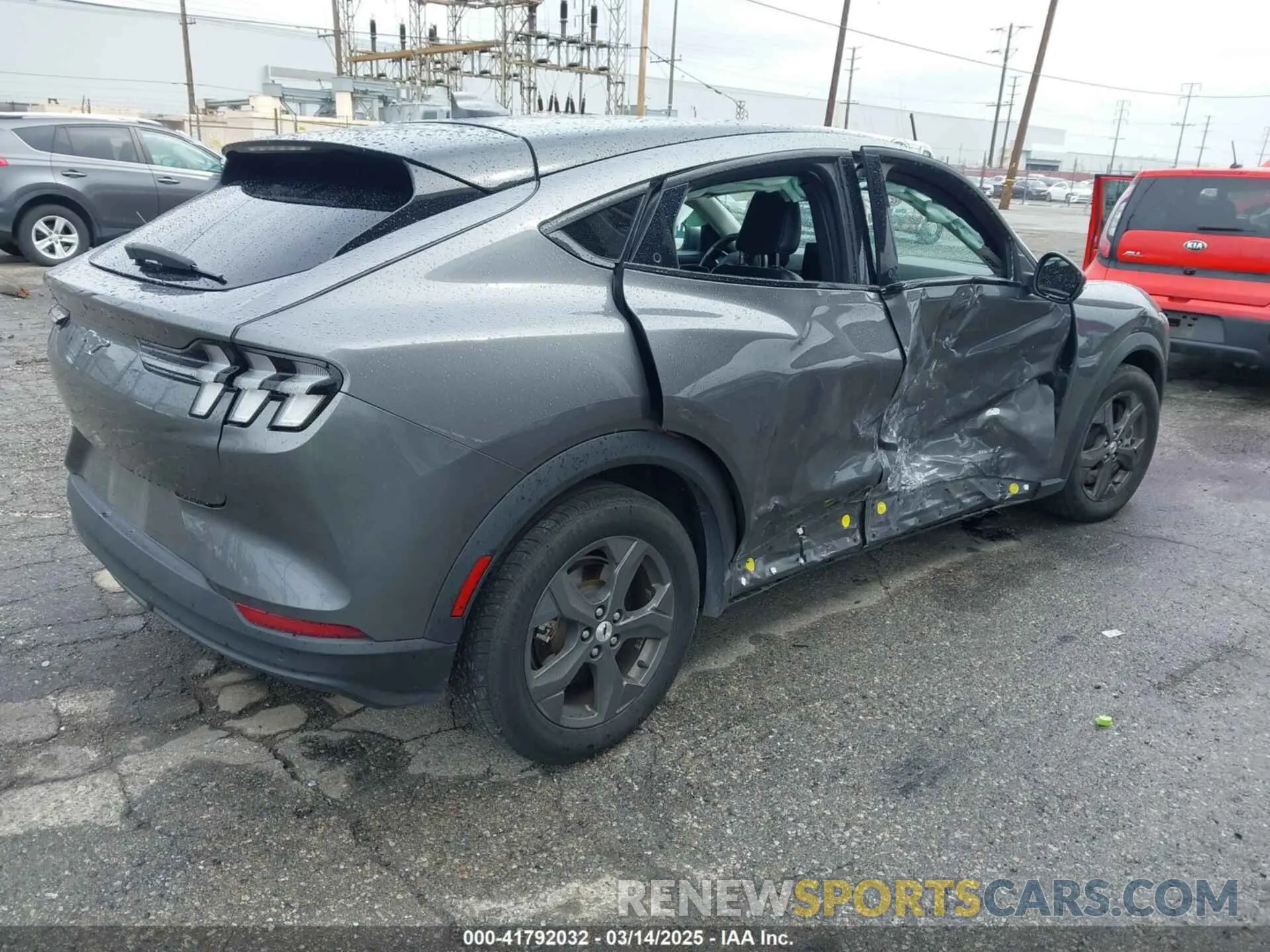 4 Photograph of a damaged car 3FMTK1RM8MMA35029 FORD MUSTANG MACH-E 2021