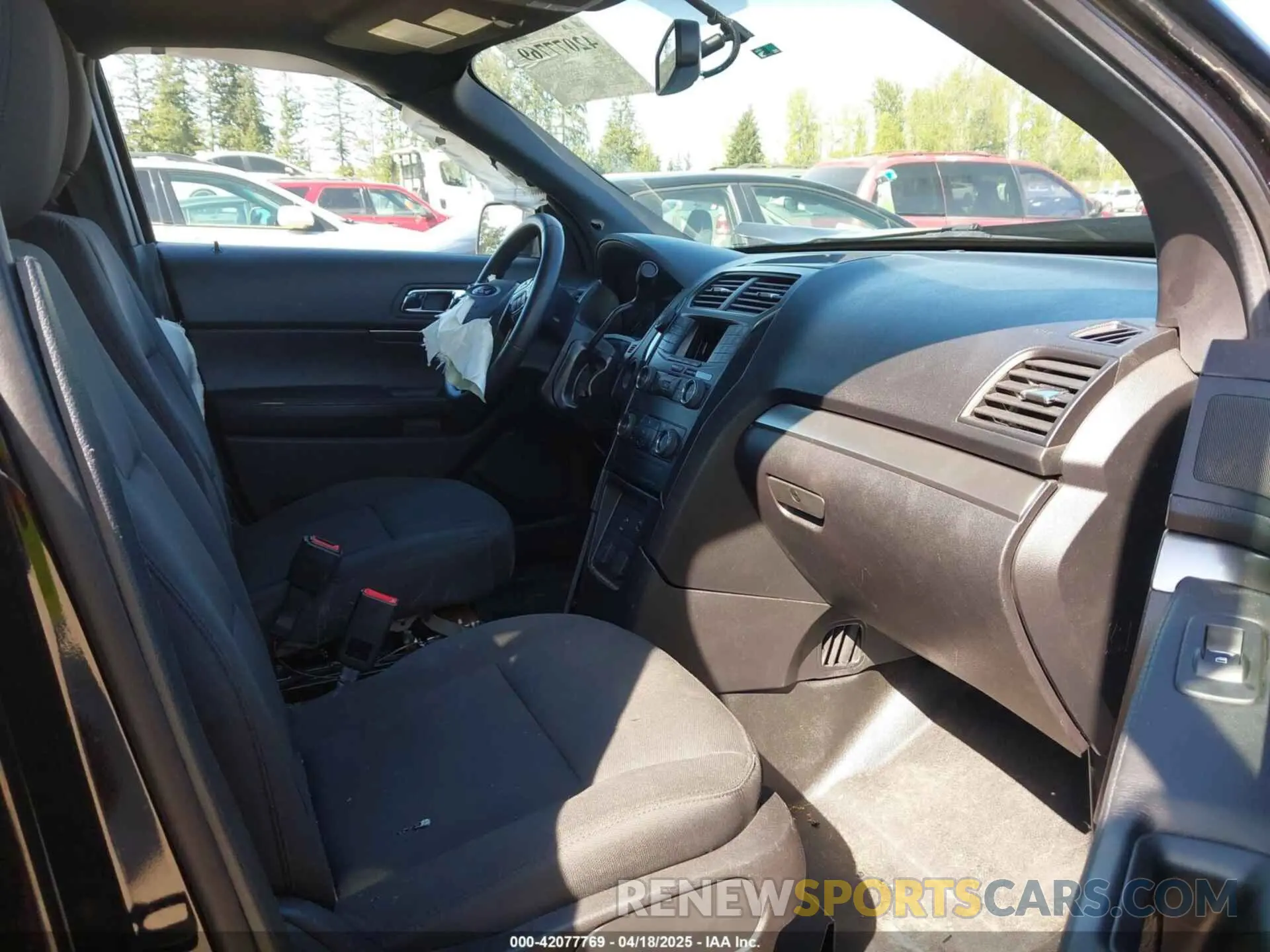 5 Photograph of a damaged car 1FM5K8AR2KGB15636 FORD POLICE INTERCEPTOR 2019