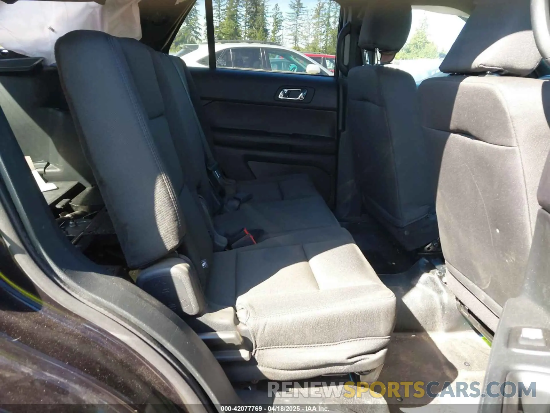 8 Photograph of a damaged car 1FM5K8AR2KGB15636 FORD POLICE INTERCEPTOR 2019